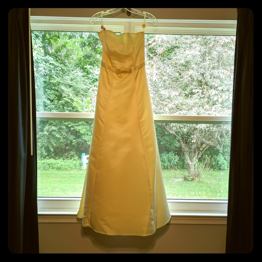 Yellow Strapless dress
